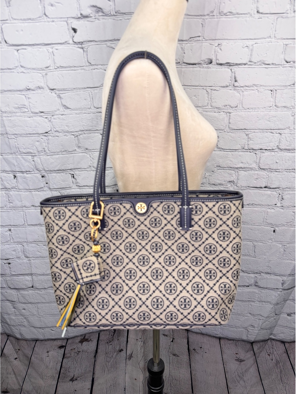 Tory Burch T MONOGRAM SMALL ZIP TOTE - Picture 2 of 14